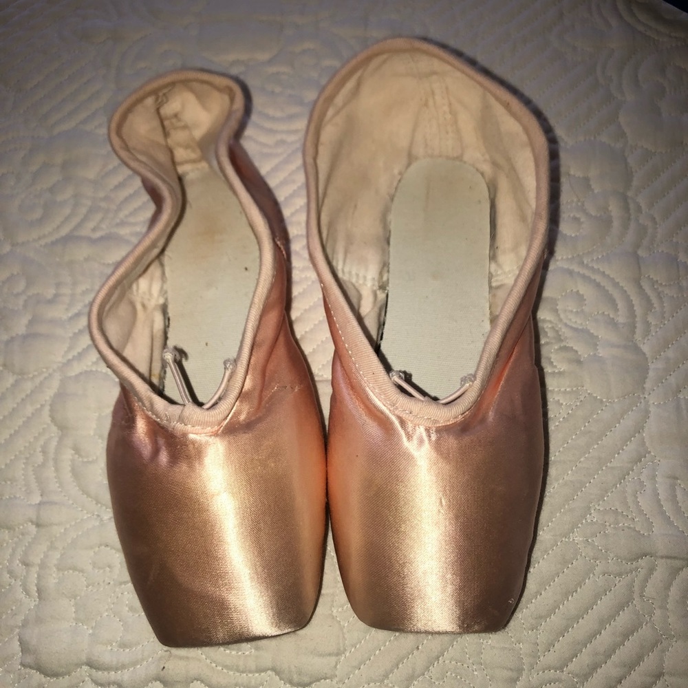 Pointe shoes